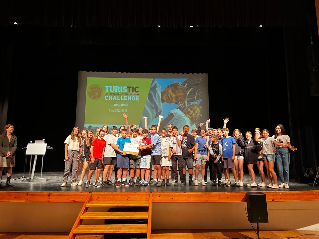 Clou la 3a edició del #TurisTICchallenge de #TurismeDipta. Hi han participat més de 300 alumnes de 9 centres educatius de la demarcació que han creat propostes turístiques per a fidelitzar els visitants de #CostaDaurada i #TerresdelEbre. #TurisTICenFamília