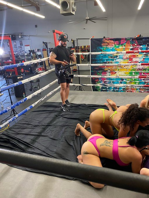 Multi tasking https://t.co/dnZuGdmSnO<a href="/tag/gains"class="tags"><span>#gains</span></a><a href="/tag/chingon"class="tags"><span>#chingon</span></a>