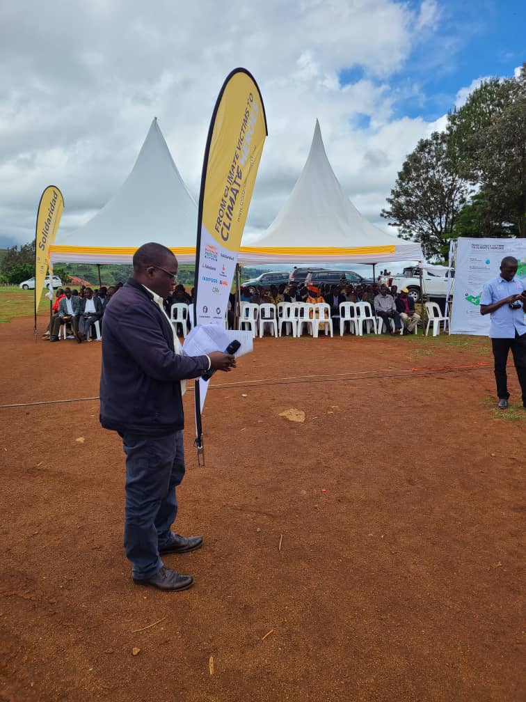 SolidaridadECA's tweet photo. #HappeningNow #CarbonCreditsPayment

1/2 #CarbonFarming is a game changer for coffee farmers and communities! Integrating trees in our coffee systems  will not only benefit the individual farmers, it will conserve our environment &amp; benefit the larger community. @kithuka_stephen https://t.co/hnY19EWcmC