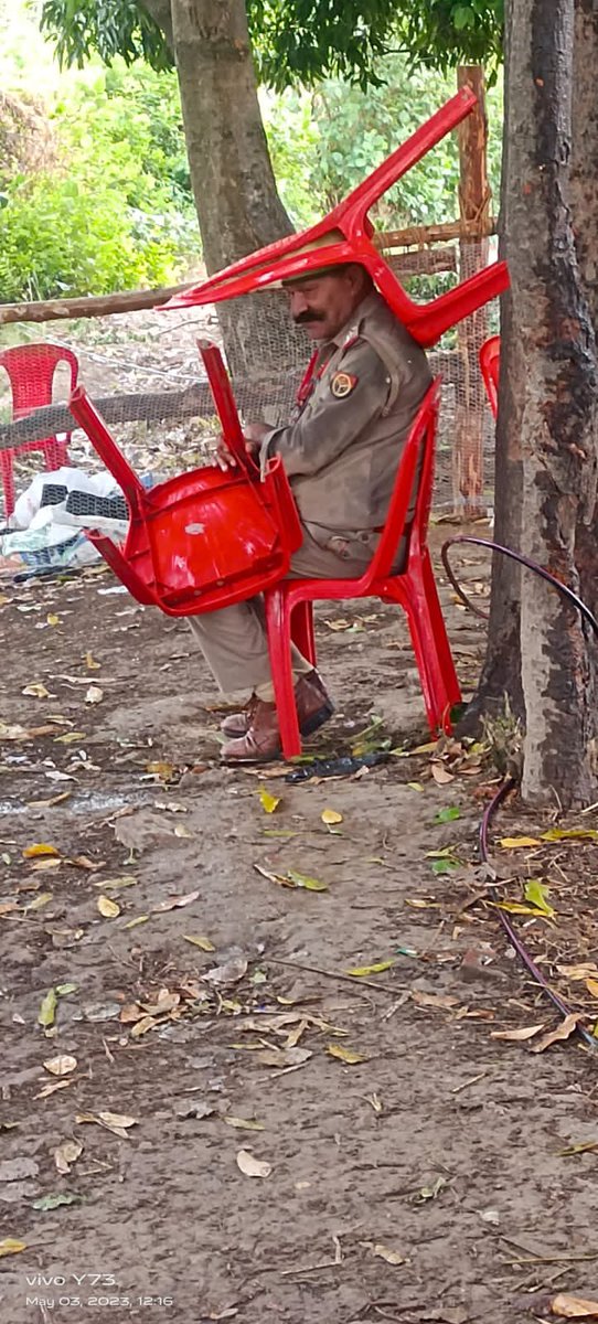 cop_anirudha's tweet photo. फ़र्ज़ के लिया क्या धूप क्या छाँव क्या बरसात क्या गर्मी क्या सर्दी ?
#UPPolice https://t.co/p9JglvUPt7