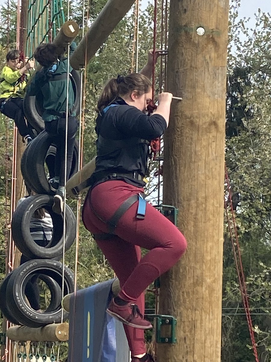 JHP_SnCN_SanCN's tweet photo. Group 1 tackling the trapeze earlier this morning #scaryheights #facingourfears https://t.co/XtYKoOcGTB