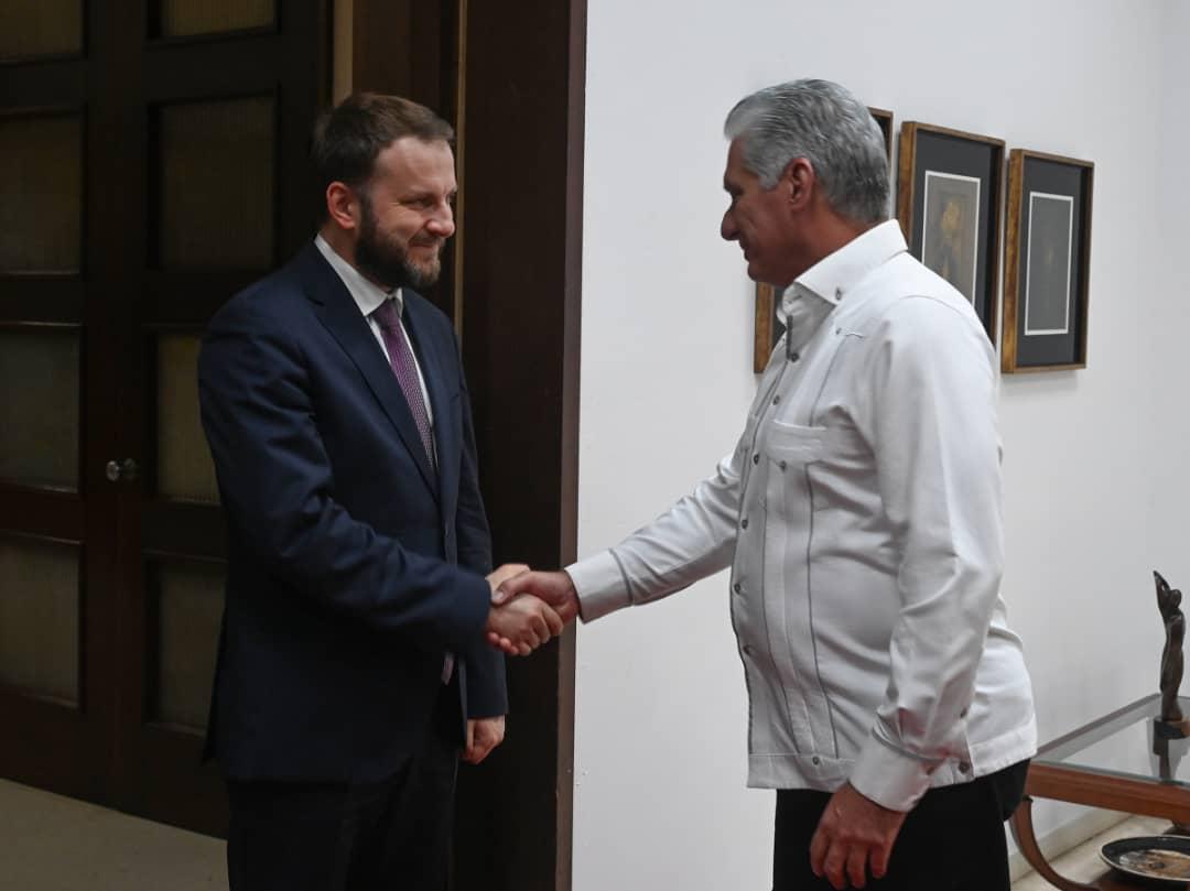 Recibimos en el Palacio de la Revolución a Maksim S. Oreshkin, asesor del Presidente de la Federación de Rusia. El encuentro da continuidad a las visitas de alto nivel que se han mantenido en los últimos meses. Se consolidan aún más las históricas relaciones entre #Cuba y #Rusia.