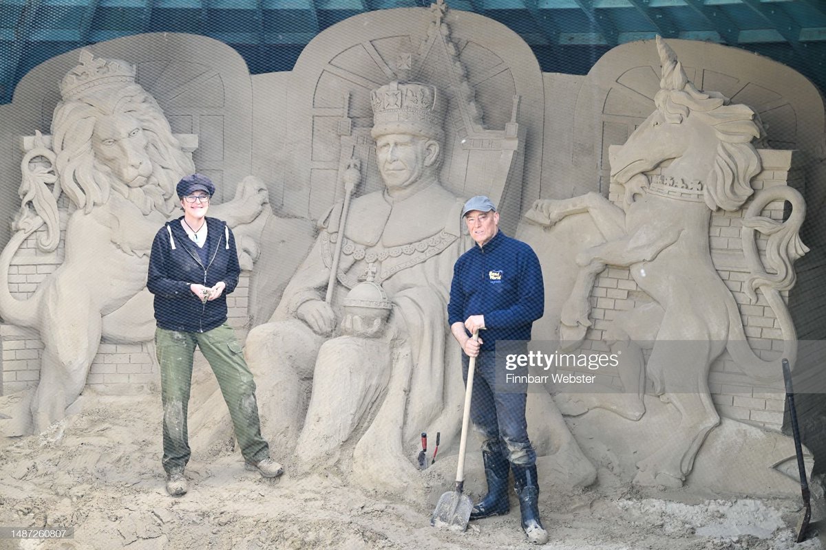 NorthernEostre's tweet image. 🇬🇧 Sand sculptures on Weymouth Beach by sculptor &amp;amp; director of SandWorld Sculpture Park, Mark Anderson, and sculptor Annette Rydin, for the #Coronation 
📷 Finnbarr Webster