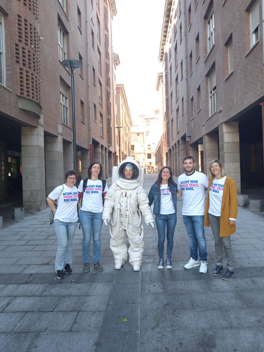 Seguimos en Zaragoza conquistando #EspacioParaRespirar . 30.000 muertes al año por contaminación, merecen recuperar e impulsar la salud en las ciudades. Próxima parada: Valencia y Sevilla.