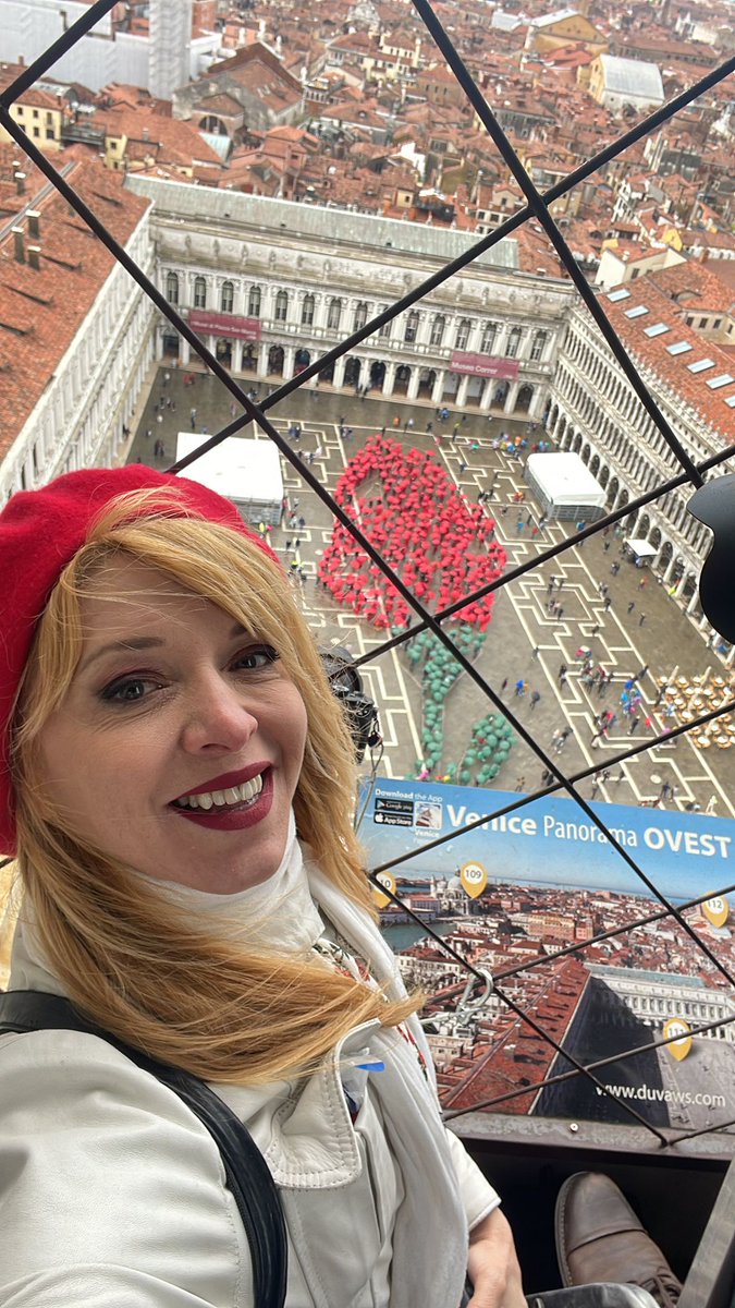 Another point of view of my last Art installation in Venice: ' A Rose for Venice' . Talking about the ultra millennian  tradition of 'Red Rosebud Fiest' 🌹 #unarosapervenezia #venezia #Venice <a href="/comunevenezia/">Comune di Venezia</a> <a href="/veneziaunica/">Venezia Unica</a> <a href="/SerenissimaVe/">VeneziaSerenissima</a> <a href="/VeneziaRivelata/">Venezia Rivelata</a>