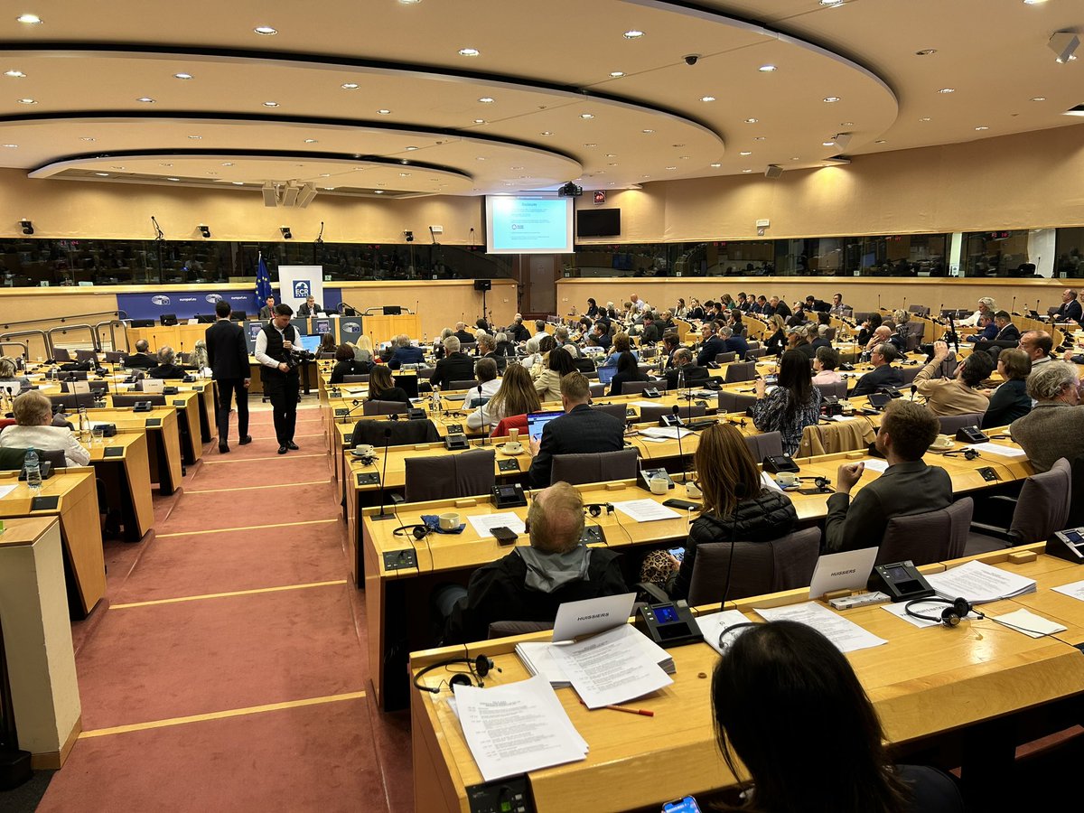 ladyonorato's tweet image. Il convegno continua con il Dr. Byram Bridle, esperto in virologia e vaccinazioni: “ridurre la gravità della malattia non è mai stato l’obiettivo dei vaccini, i vaccini puntano a prevenire il contagio. Per questo, Pfizer e BionTech hanno violato i propri doveri professionali”.