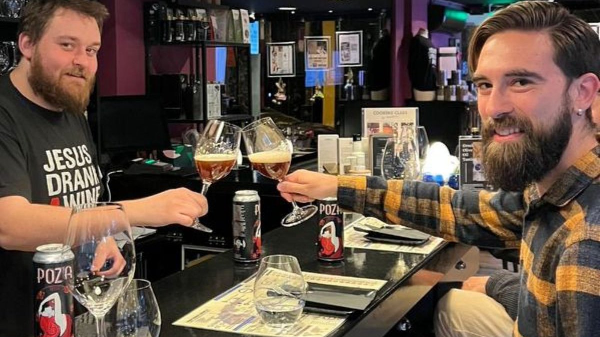 You all know that wine it's our passion!
You also know that so far we never had a beer on our menu.
We just added one!!
And of course, it's a new Greek attempt by young people who studied together with our Oenologist and Sommelier Nikitas Prassas at the University of West Attica.