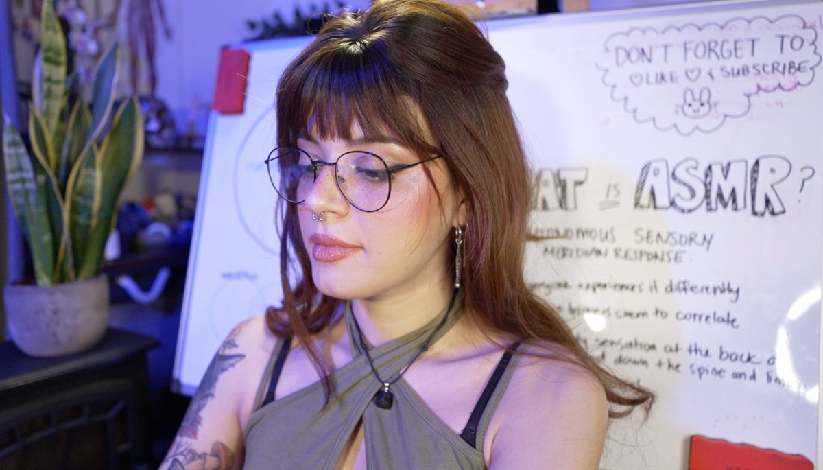EllaCanTweetToo's tweet photo. Imagine a university class that studies all things ASMR... and all the students experience it, so they all test out triggers on one another?? uhg. My actual dream.

So ofc I had to make it a reality!

Tomorrow, be sure to come to class on time. ^^ 💜 https://t.co/O0UO1oJlNt
