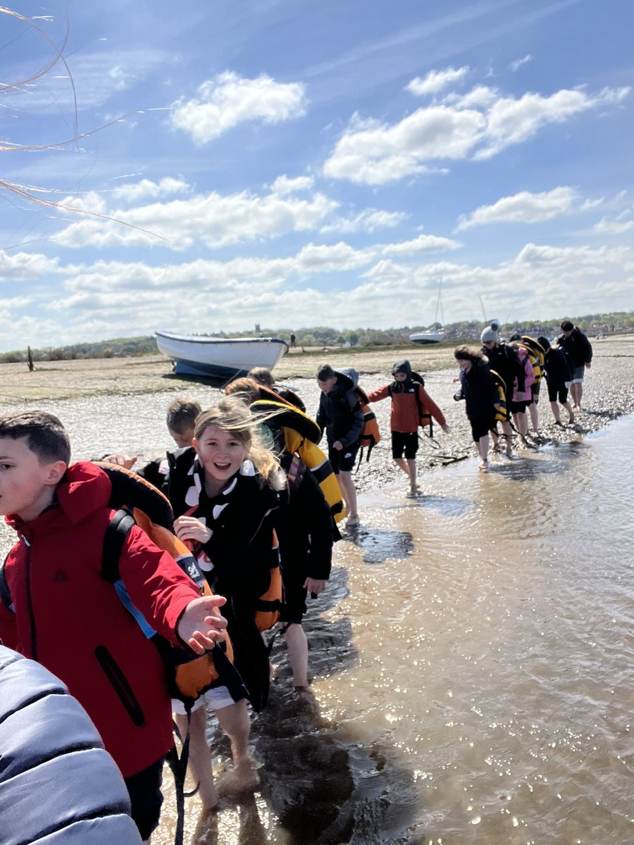 Part 1 of Blakeney day - mudflats and surprisingly warm water! ALL of yr5 have faced their fears and made their way across the mud marshes to the glorious Blakeney point. We’re on our way now along the beach.