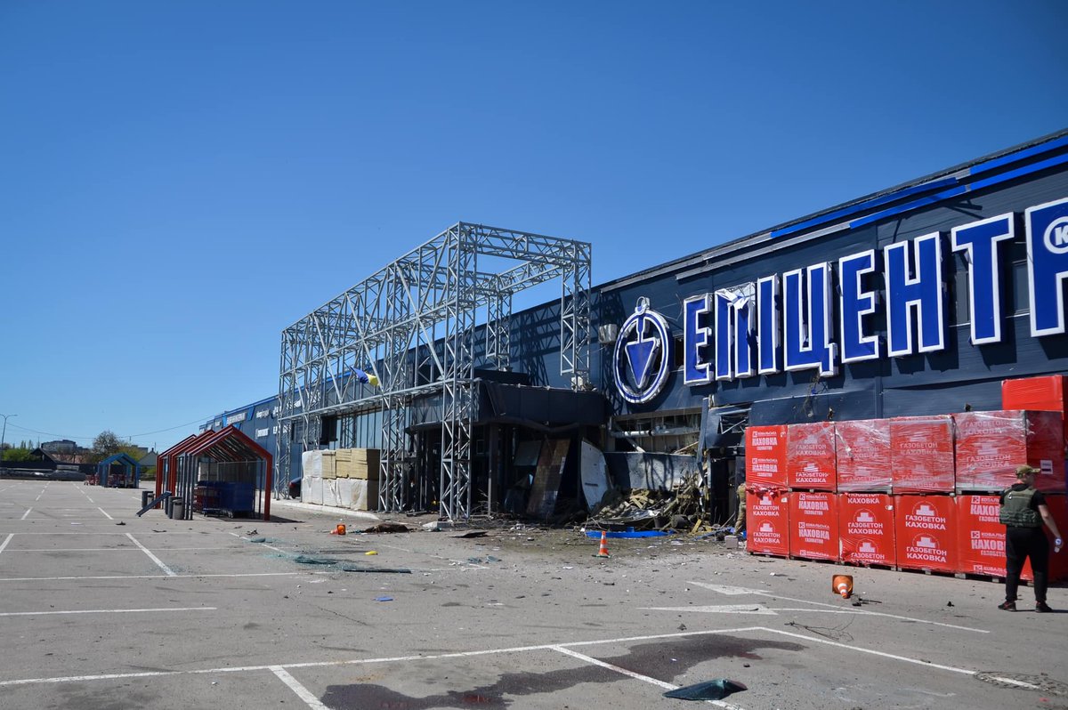 al_friendster's tweet photo. Today, #Russia attacked the Epicentre construction store in the peaceful city of #Kherson killing 3 people. 5 are wounded. How many evidents should be provided to prove that Russia is a terrorist state? https://t.co/qYOLZ1EhzA