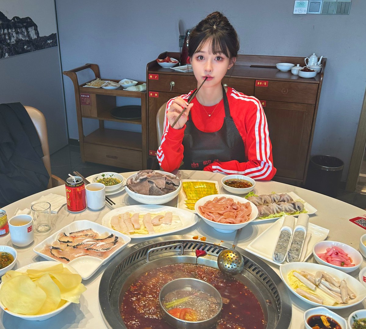 终于等到了不发烧的下午 赶紧来一顿火锅 可是却只能吃鸳鸯锅里的鸯锅😭 https://t.co/Jn4FCAALbJ