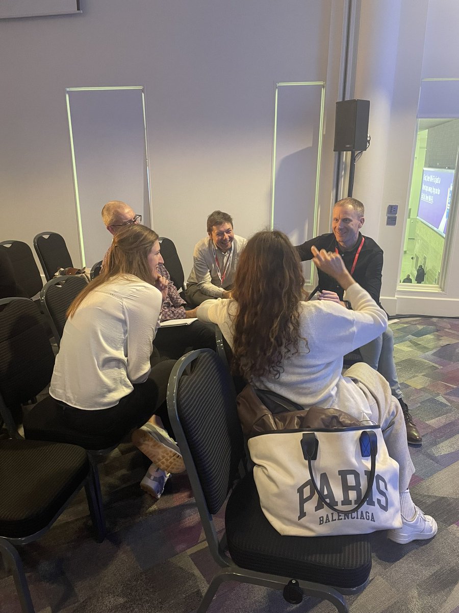 And here @LearnTechUK we’re now putting our #storytelling skills into action. @tessrobinsonLAS has invited the room to form small groups & everyone is talking animatedly and sharing stories about how they are addressing #climatechange in their own organisations #LT23UK #T5S1