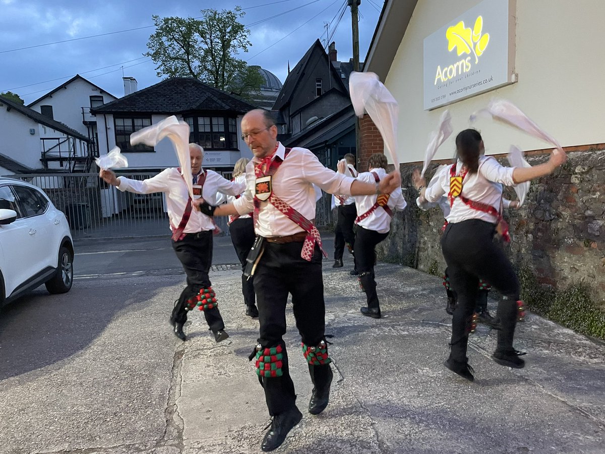 CardiffMorris's tweet photo. Later, we moved to The Pen &amp; Wig and crashed their quiz night with something a bit more lively. Idris the dragon worked his usual charms on the audience, of course. https://t.co/wt7QttphVx