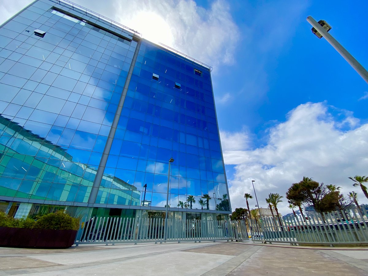 3DSCareers's tweet photo. Happy #InternationalSunDay! ☀️ @Dassault3DS wishes you a beautiful and sunny day as the Sun provides our #workplaces around the world with light, warmth and joy today. 🥰📸 #WeAre3DS https://t.co/4gVvOCqnZG