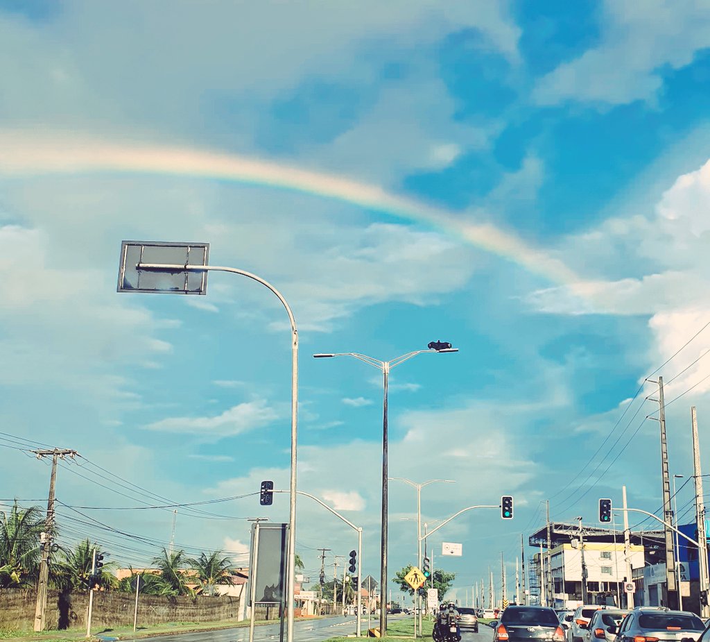 Se colocar de cabeça pra baixo vira um sorriso!