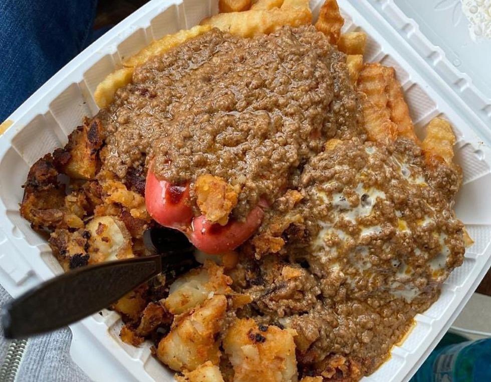 HideAndSecret's tweet photo. To all the Americans complaining about “British Chinese” are forgetting their own “Garbage Plate” 🤢 🤮 and yeah, it’s a real thing and yeah, that’s what they call it 😂 https://t.co/8uL6OSy8Gi
