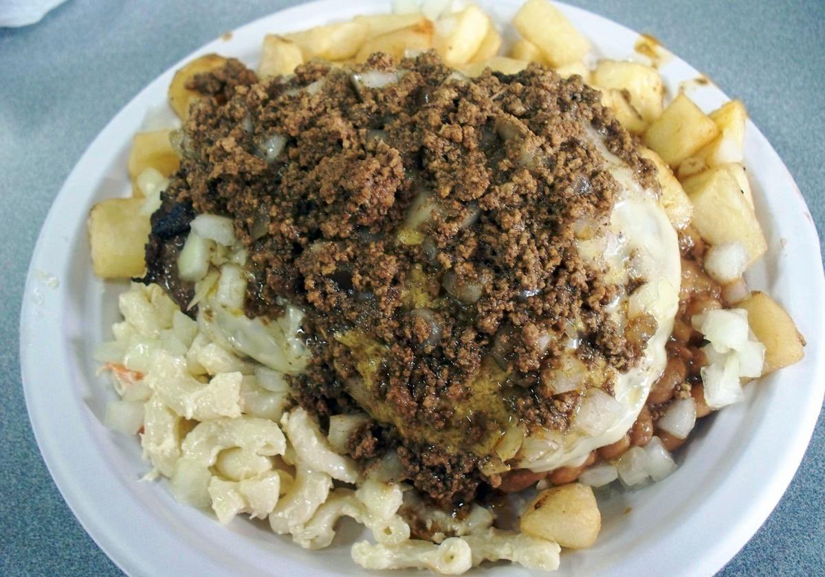 HideAndSecret's tweet photo. To all the Americans complaining about “British Chinese” are forgetting their own “Garbage Plate” 🤢 🤮 and yeah, it’s a real thing and yeah, that’s what they call it 😂 https://t.co/8uL6OSy8Gi
