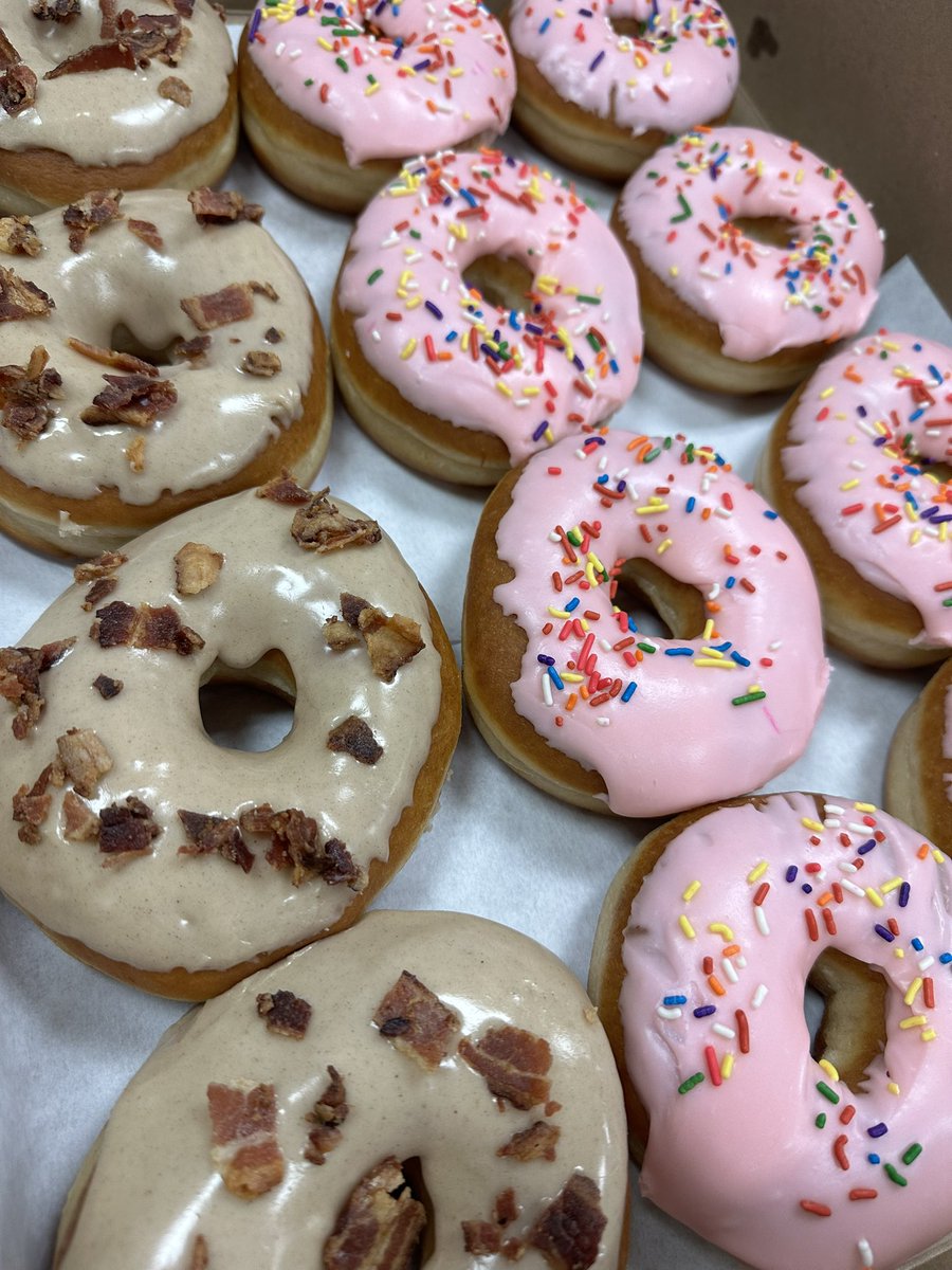 Ms_Neville's tweet photo. Bribes for fives, er, I mean… random donuts! 😉 Good luck today to AP Literature exam takers. https://t.co/EPo2b8Lbb5