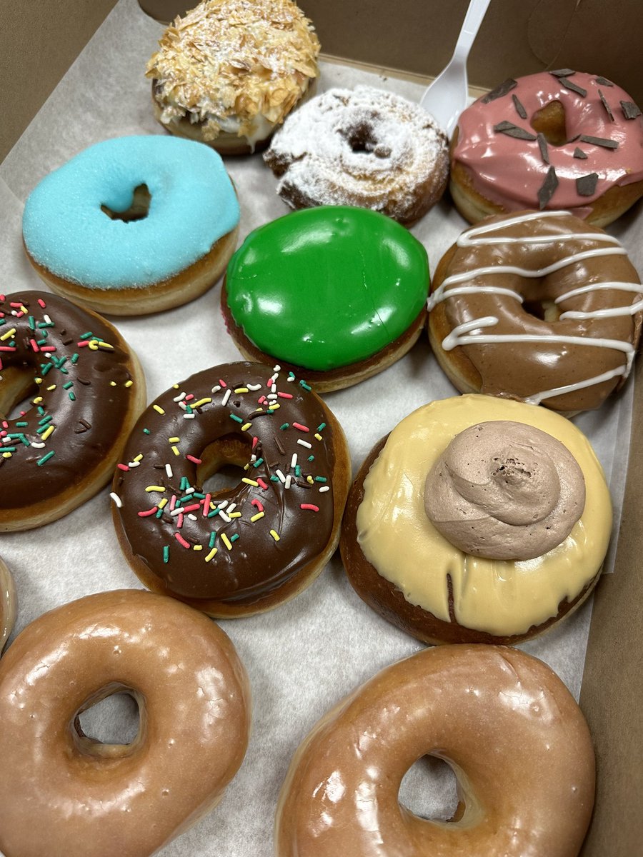 Ms_Neville's tweet photo. Bribes for fives, er, I mean… random donuts! 😉 Good luck today to AP Literature exam takers. https://t.co/EPo2b8Lbb5