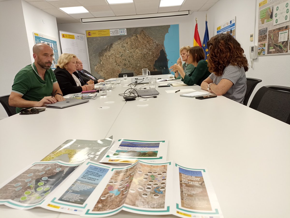 Oficina Técnica del Mar Menor (@oficinamarmenor) on Twitter photo La coordinadora del Marco de Actuaciones Prioritarias para Recuperar #MIMArMEnor, <a href="/paca_baraza/">Paca Baraza</a>, se ha reunido en la <a href="/OficinaMarMenor/">Oficina Técnica del Mar Menor</a> con los presidentes de <a href="/COEC_es/">COEC</a>, <a href="/AnaCorreaMedina/">Ana Correa Medina</a>, y <a href="/HOSTETUR/">Hoteles Costa Cálida</a>, Luis Cabello, y el gerente de @enmarmenorcp, <a href="/DioniGarpi/">Dionisio García</a>. La coordinadora del Marco de Actuaciones Prioritarias para Recuperar #MIMArMEnor, <a href="/paca_baraza/">Paca Baraza</a>, se ha reunido en la <a href="/OficinaMarMenor/">Oficina Técnica del Mar Menor</a> con los presidentes de <a href="/COEC_es/">COEC</a>, <a href="/AnaCorreaMedina/">Ana Correa Medina</a>, y <a href="/HOSTETUR/">Hoteles Costa Cálida</a>, Luis Cabello, y el gerente de @enmarmenorcp, <a href="/DioniGarpi/">Dionisio García</a>.