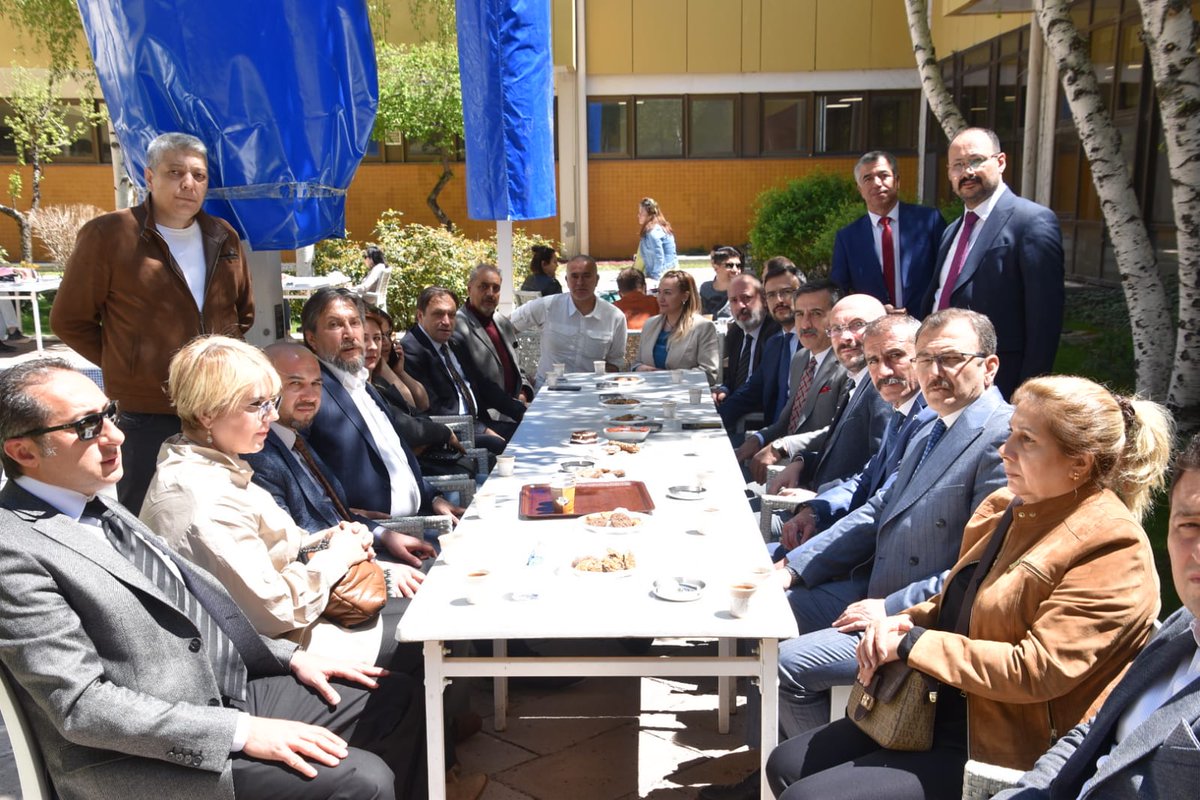 OnderKahveci's tweet photo. TRT Çalışanlarını Türk Haber-Sen Genel Başkanı Yücel Kazancıoğlu ile birlikte ziyaret ettik. Çalışanların TBMM'de güçlü ve gür sesi olarak sorunlarını çözeceğiz, beklentilerini karşılayacağız.
@MHP_Bilgi https://t.co/qn9U4rrSNb