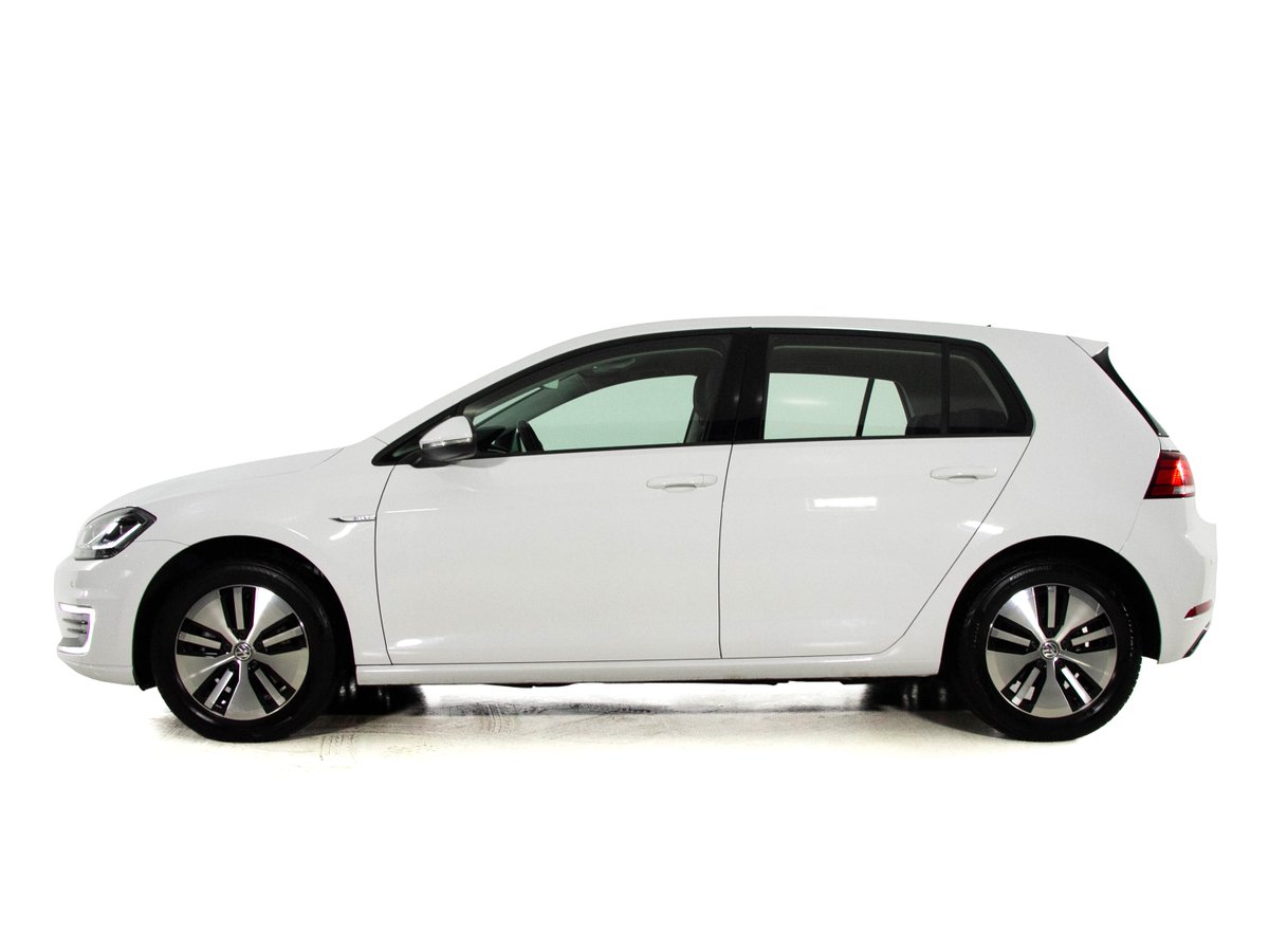 AutoGouveia's tweet photo. VOLKSWAGEN E-GOLF VII BERLINA
Não há dúvidas que o Golf é uma referência do seu segmento.
Com bastante espaço, conforto, solidez de construção e a fiabilidade conhecida da Volkswagen são razões mais que suficientes para ver já esta viatura. 
https://t.co/03bTSvP6Wc https://t.co/Ube8uDTT9u