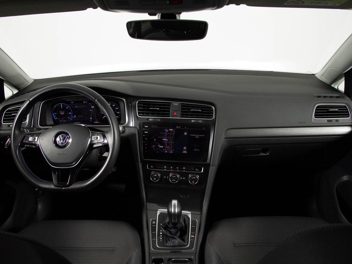 AutoGouveia's tweet photo. VOLKSWAGEN E-GOLF VII BERLINA
Não há dúvidas que o Golf é uma referência do seu segmento.
Com bastante espaço, conforto, solidez de construção e a fiabilidade conhecida da Volkswagen são razões mais que suficientes para ver já esta viatura. 
https://t.co/03bTSvP6Wc https://t.co/Ube8uDTT9u