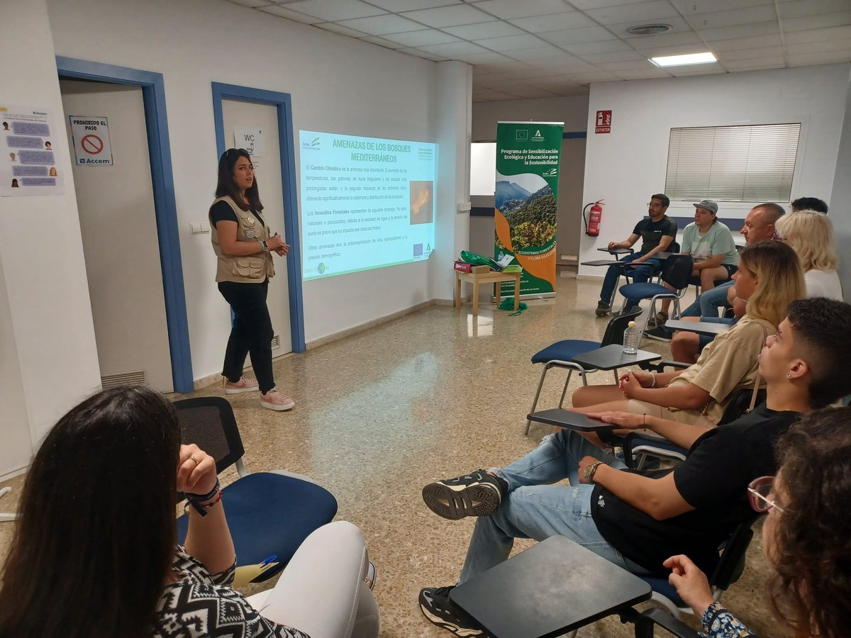 Accem_ong's tweet photo. En #Almería permsonas migrantes y refugiadas han participado junto con @greenglobe en un taller de sostenibilidad ambiental sobre ecosistemas forestales y flora silvestre, tratando la defensa y restauración de hábitats y la prevención de incendios. #EmpleaIN #AccemAriadna https://t.co/Jcxbyo1iCo