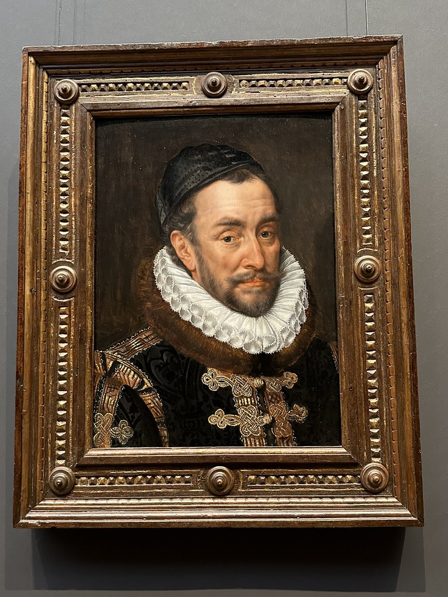 _missdv_'s tweet photo. @MaeveMCC @lucyhough33 Just a note, it is possible to do better on acknowledging links to slavery amongst key historical figures. This, by the very portrait of William of Orange, @rijksmuseum proves it https://t.co/QKdUVVIomb