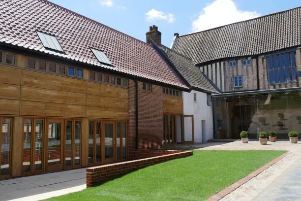 WritersCentre's tweet photo. π£ Last chance to get your voice heard! Do you have innovative ideas about how #DragonHall could support local communities? Complete our consultation survey and you could win a Β£50 voucher: https://t.co/t4HXAabUjP https://t.co/JDPaZ4y7Xx