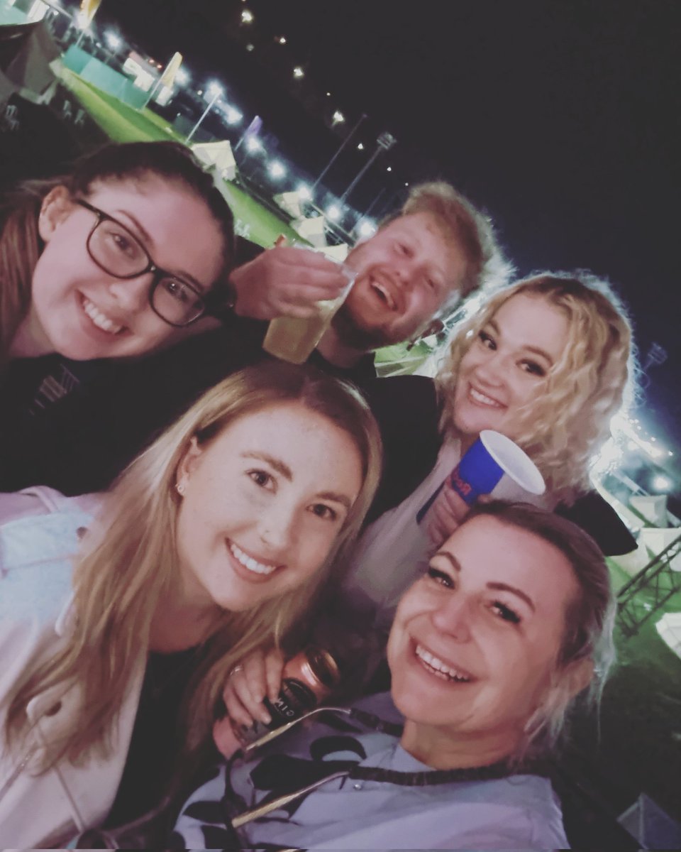 LibbyInglesant's tweet photo. Best thing about festival life is making new friends https://t.co/ne23bF7rwB