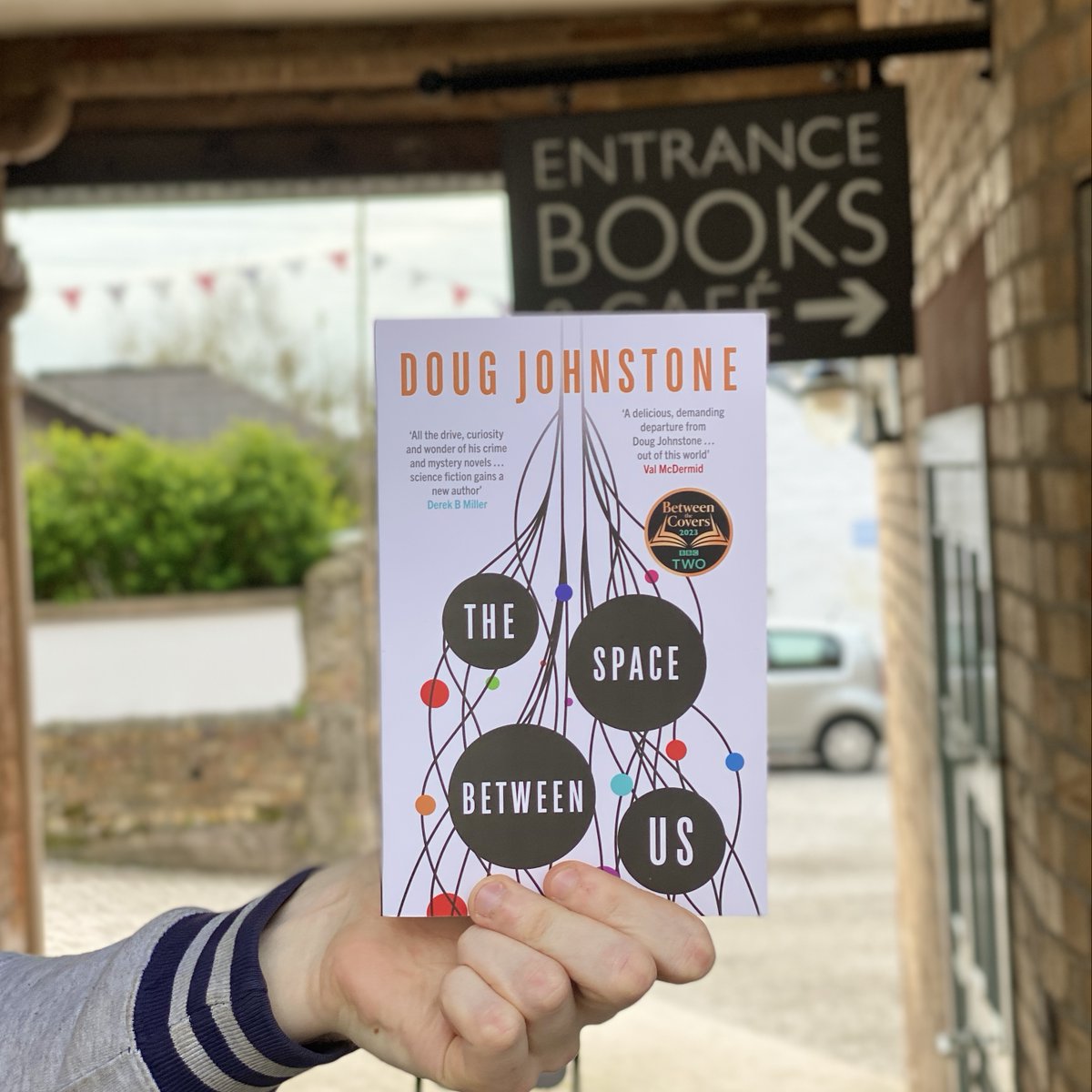 mainstreethare's tweet photo. Jack recommends #TheSpaceBetweenUs!
"@doug_johnstone focuses on the characters and locations, giving a lot of consideration to local Scottish life. It's cosy and domestic, which makes the big sci-fi moments all the more thrilling."
#mainstreetbooks @OrendaBooks #indiebookshop https://t.co/EjEXqht1lE