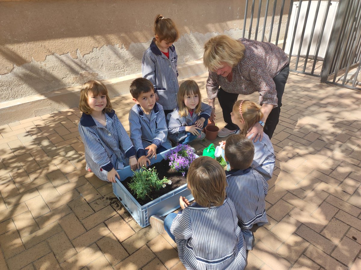 epiasabadell's tweet photo. FEM UN HORT A L’ESCOLA. Després de la sortida als horts que vam fer la setmana passada, els nens i nenes d'I4 hem decidit crear un hortet per la nostra escola.

#I4PIASABADELL
#INFANTILPIASABADELL
#SUMMEMPIASABADELL https://t.co/DTRwv2f0Qe