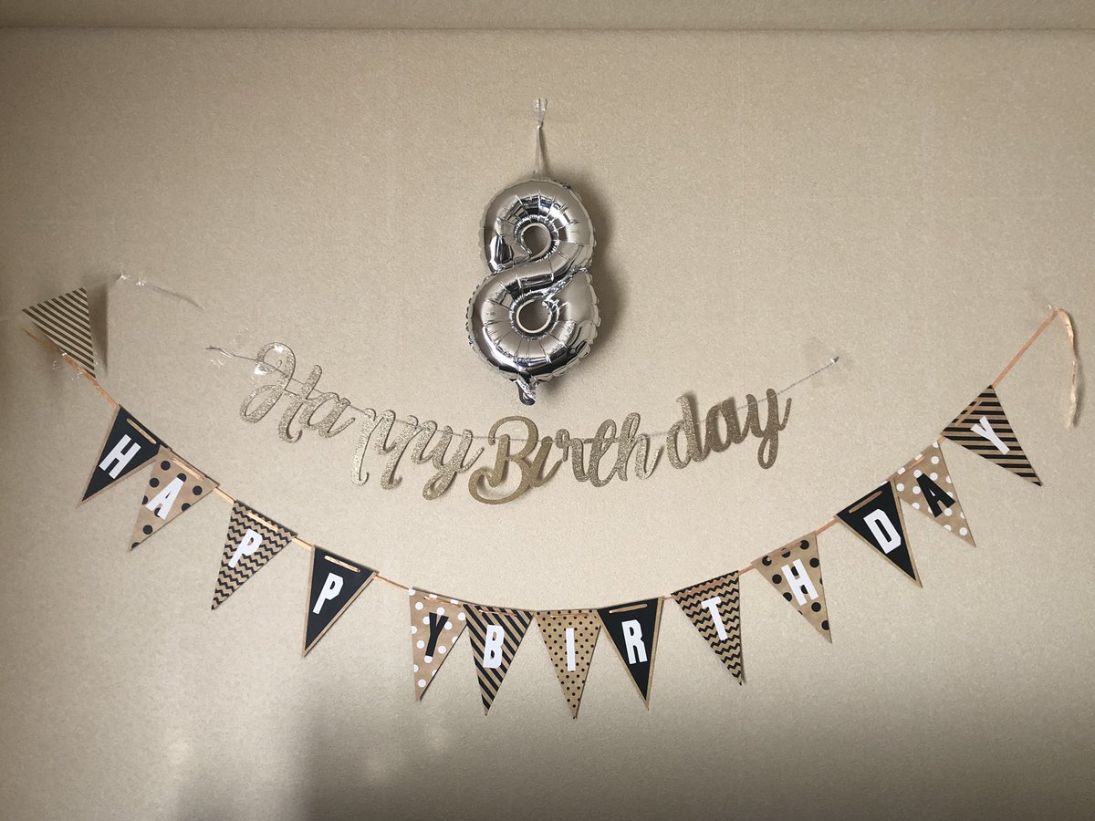Misya28's tweet image. 昨日　８歳の誕生日を向かえることができました😄💕
ちょっとだけ  豪華な🍚でお祝い🥂
８歳も元気に過ごそうね😊