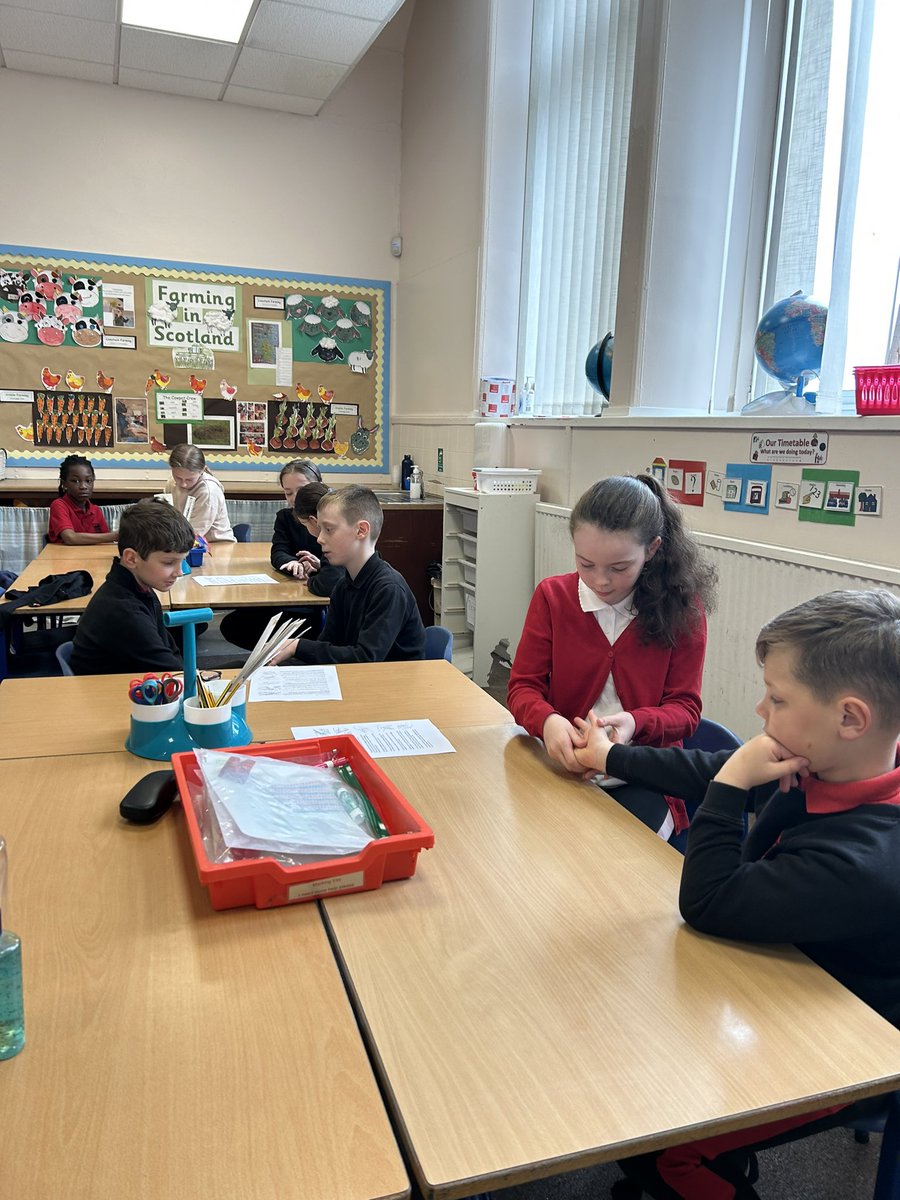 BPS_P3B's tweet photo. Hand massages from @BPS_P6W ! Very relaxing π #BPSHealthWeek https://t.co/cXrah3Ra4g