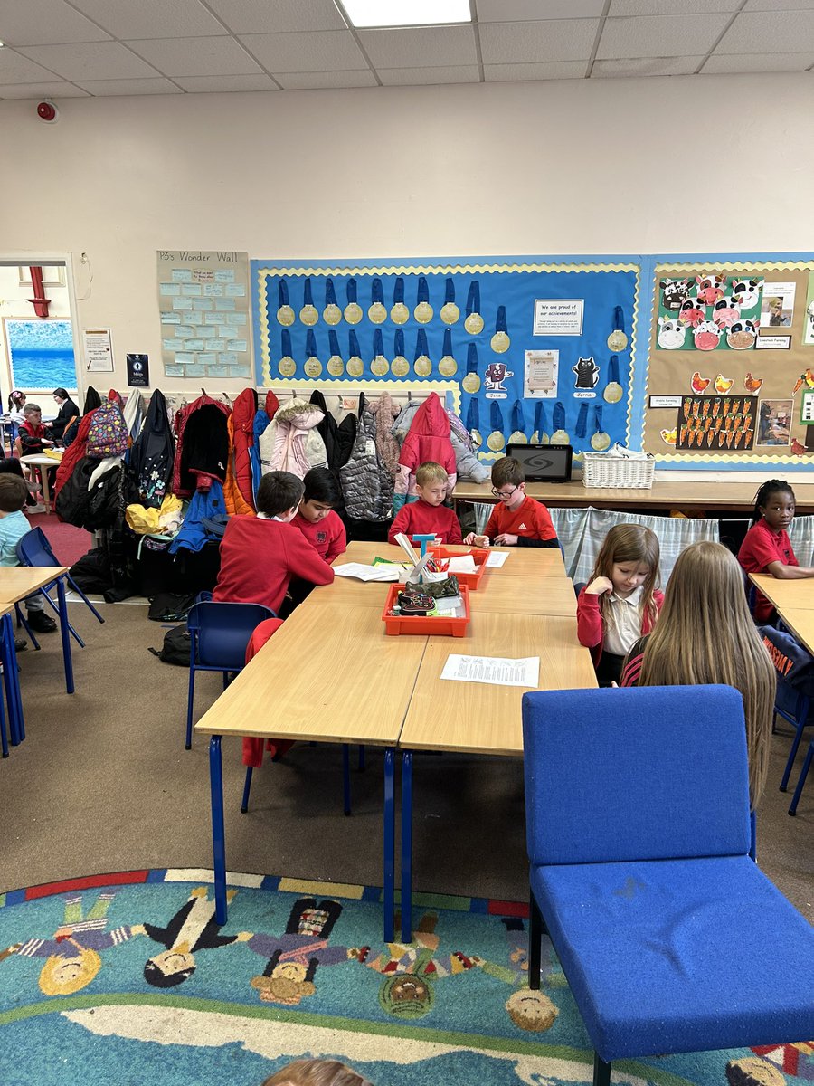 BPS_P3B's tweet photo. Hand massages from @BPS_P6W ! Very relaxing π #BPSHealthWeek https://t.co/cXrah3Ra4g
