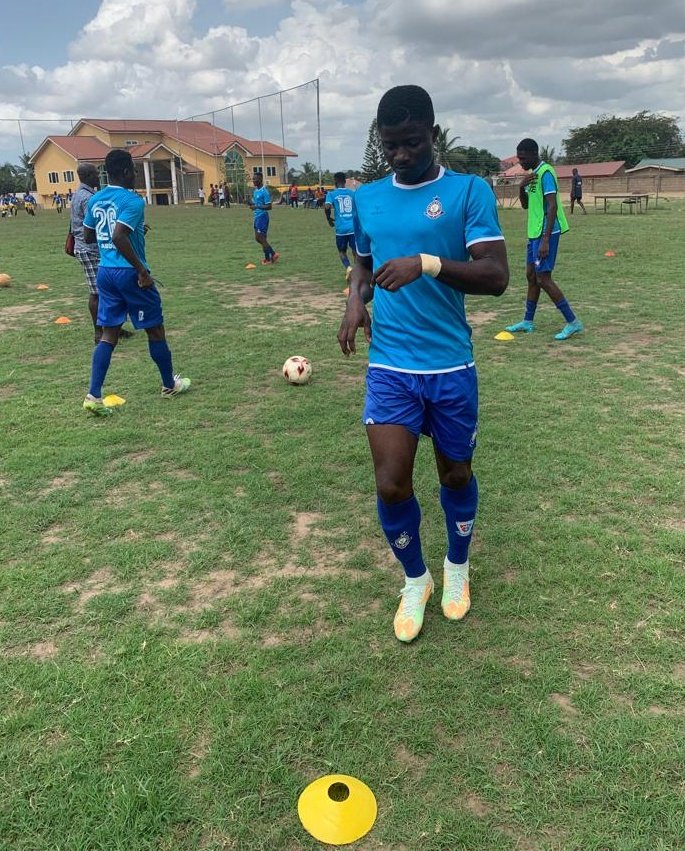 PNationals_fc's tweet photo. Kick Off time pushed forward.

Warm-up ⚽-V-E-R...

#PoliceTopTalents

#CRFADiv2wk13

#CRFADiv2 
#TeamPolice 💙
#WeArePolice👮🏾‍♂️
#PNFC
#BringBackTheLove https://t.co/W1zMBnQGbS