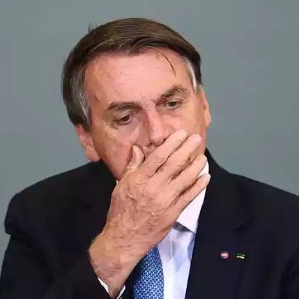 choquei's tweet photo. 🚨URGENTE: Celulares de Bolsonaro e Michelle foram apreendidos pela PF. https://t.co/nYNKrSOWr2