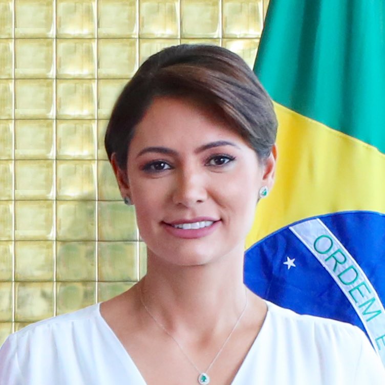 choquei's tweet photo. 🚨URGENTE: Celulares de Bolsonaro e Michelle foram apreendidos pela PF. https://t.co/nYNKrSOWr2
