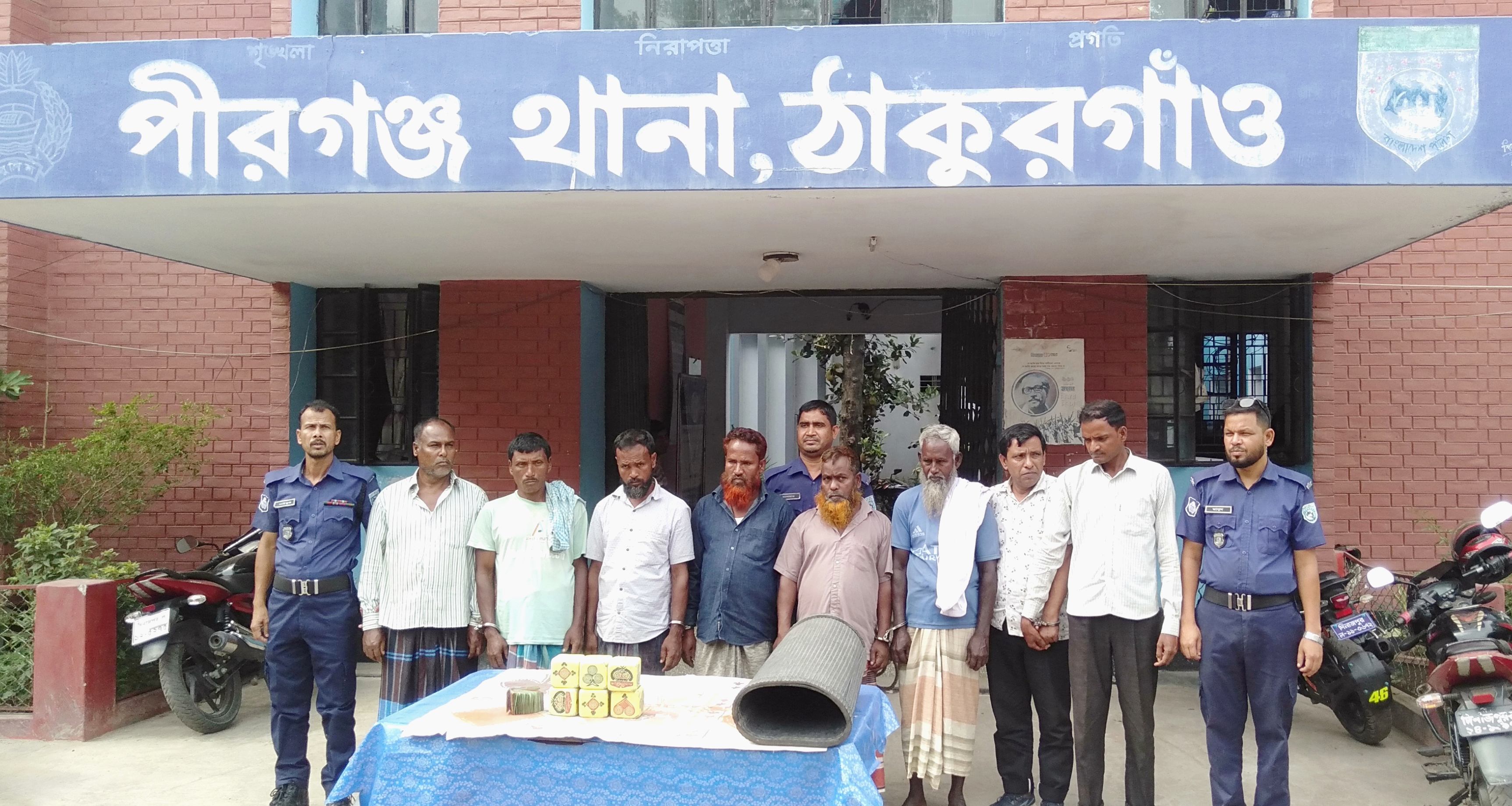 পীরগঞ্জে মোটর সাইকেল ও নগদ টাকা সহ ১২ জুয়াড়ী গ্রেপ্তার