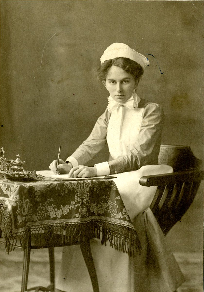 BHAandM's tweet image. This notebook belonged to Barts&apos; nurse Wilmot Cochrane and contains an illustrated ballad dedicated to surgery c.1900

#NotebookDay #HistNursing #Illustration