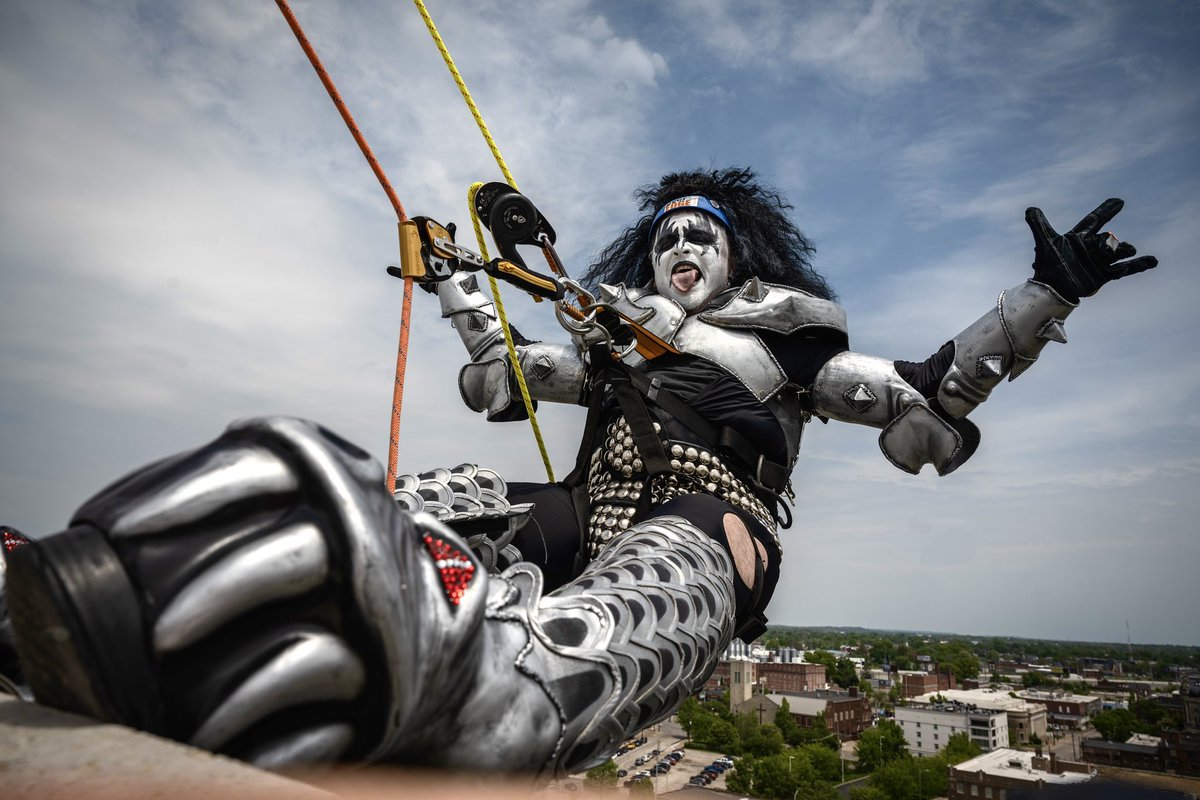 jspurdue's tweet photo. @kiss Thank you @kiss for inspiring the KISS Army for 45+ years that anything is possible and that rock and roll has a heart 🤟🏼🏢🧗‍♀️

@GrantedTriState @overtheedge 

(Incredible Destroyer costume by the incredibly talented Barry Carr)

https://t.co/AShHTC0Fun https://t.co/3nxIvPRgBH