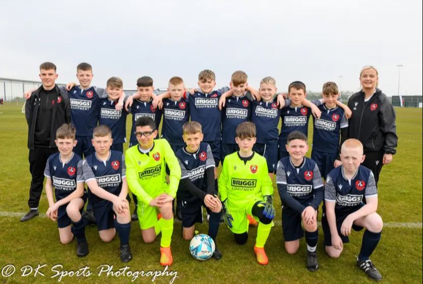 Well done to Jarlath for representing the Lisburn Castlereagh Junior League representative in the Blackpool Cup this weekend.

What an amazing opportunity for our superstar goalkeeper, we're sure there will be many more ahead!🔵⚪️