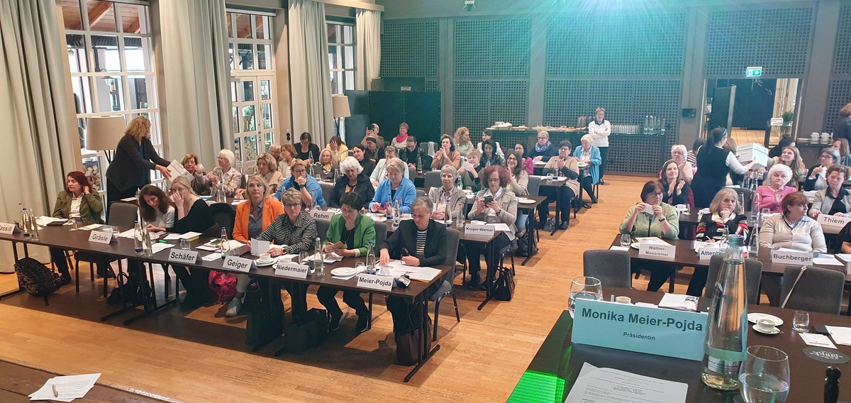 lfrbayern's tweet photo. Knapp 60 #Frauen aus den Mitgliedsverbänden des #BayLFR haben am 25.04.2023 abgestimmt über #Sexkaufverbot JA oder NEIN: https://t.co/wqMmUu0XhP. https://t.co/05PxQ06HwB