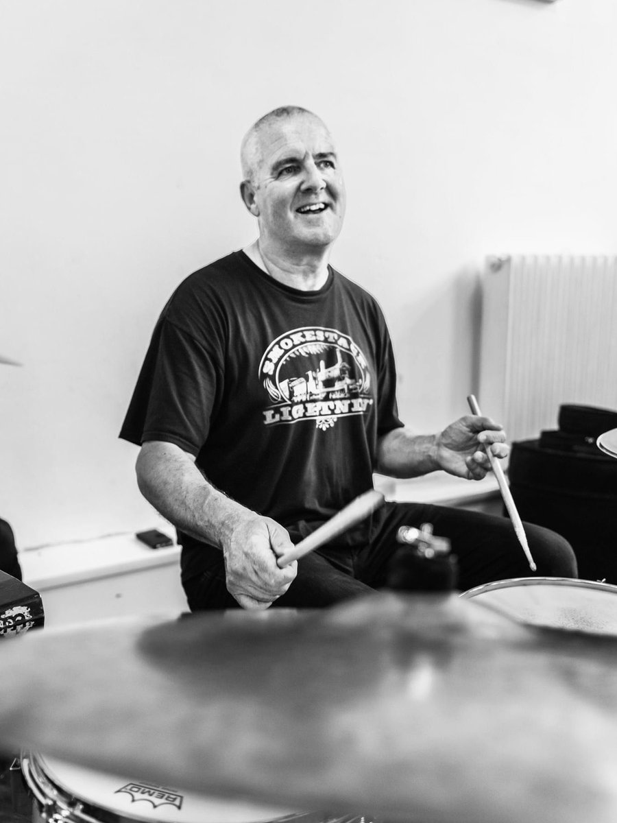 🏰 Blue Evolution LIVE this Friday from 8:30pm 🕺🏻💃🏻 #castleinnpembs