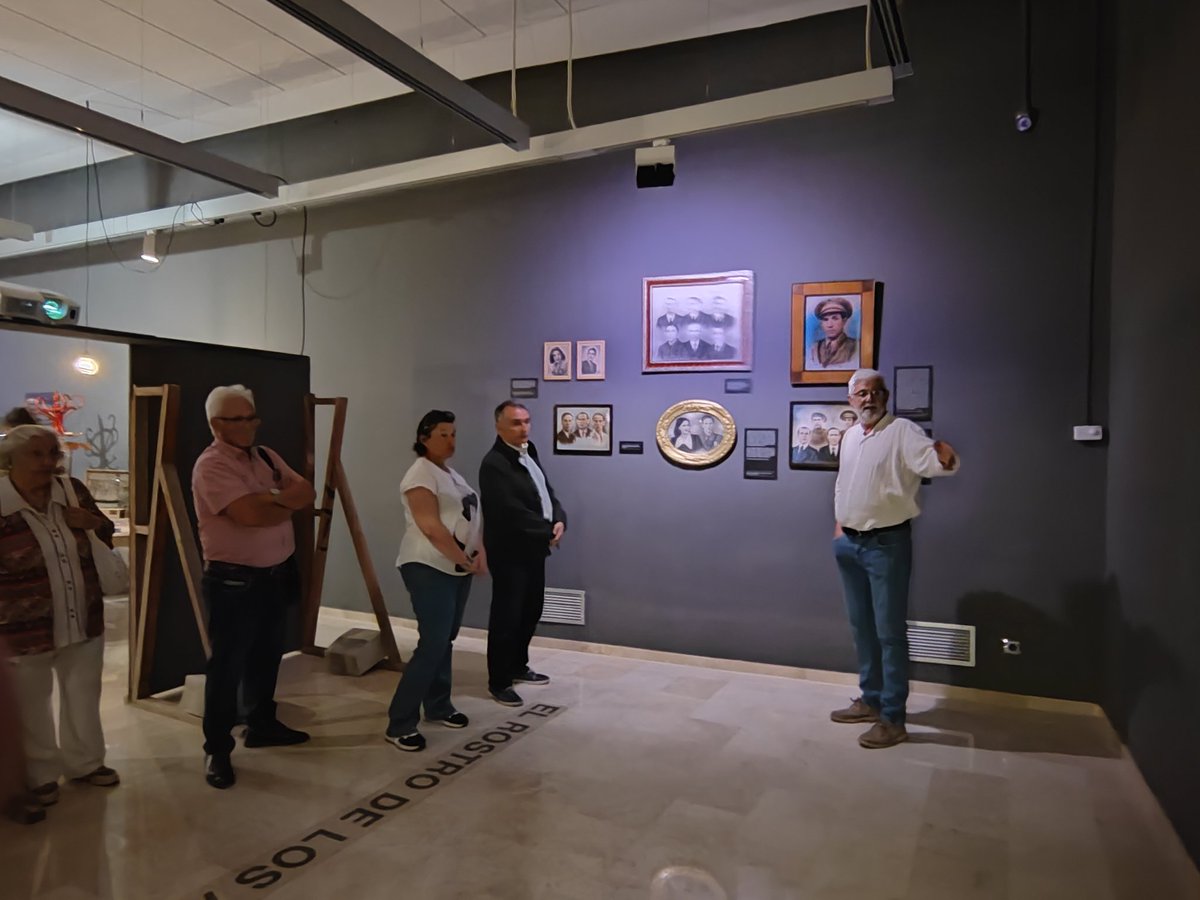 _JRCrespo's tweet photo. Durante la mañana pudimos visitar una interesantísima, y siempre necesaria, exposición sobre memoria democrática de la provincia de #CiudadReal.
Tenía como título "El cuerpo ausente" organizada por @mapasdememoria.
Si la queréis visitar está en el Museo García Rodero https://t.co/6ti5WaVkQn