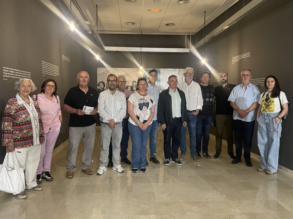 _JRCrespo's tweet photo. Durante la mañana pudimos visitar una interesantísima, y siempre necesaria, exposición sobre memoria democrática de la provincia de #CiudadReal.
Tenía como título "El cuerpo ausente" organizada por @mapasdememoria.
Si la queréis visitar está en el Museo García Rodero https://t.co/6ti5WaVkQn