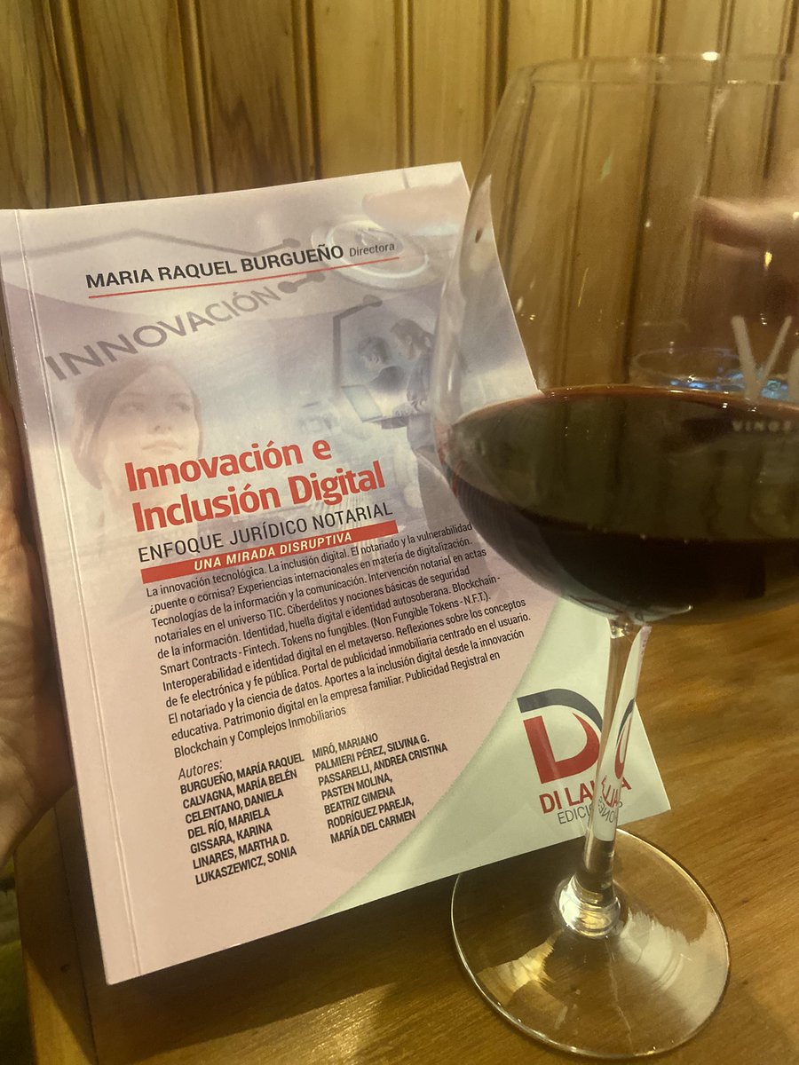 AndiePass's tweet photo. Momentos para atesorar y sueños cumplidos. Felicitaciones a María Raquel Burgueño por ser el “alma mater” y grandiosa escritora de esta gran obra y a nosotras - @giimeenaa_a- por colaborar con nuestro granito de arena y ser parte!!! 👏🏽 ✍️ https://t.co/MUJ9sHn5TB
