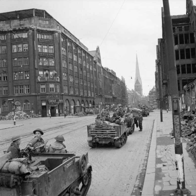Heute vor 78 Jahren: Befreiung #Hamburg|s von der nationalsozialistischen Gewaltherrschaft.
#otd #secondworldwar #tagderbefreiung #nonazishh #hamburgergeschichte