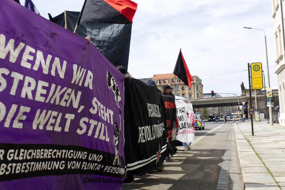 Hier sind ein paar erste Eindrücke von unserer kämpferischen 1. Mai Demo.

Wir sind immernoch überwältigt von euch! Es waren ca. 350 Menschen für eine befreite Gesellschaft in Dresden auf der Straße! Ein großes Dankeschön an alle die da waren!
#dd0105 #1mai #1mai2023 #anarchismus